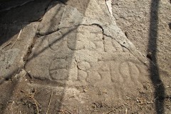 Aparece o resto dunha lápida antiga na cornixa da fachada da igrexa do Convento de San Francisco Aparece o resto dunha lápida antiga na cornixa da fachada da igrexa do Convento de San Francisco